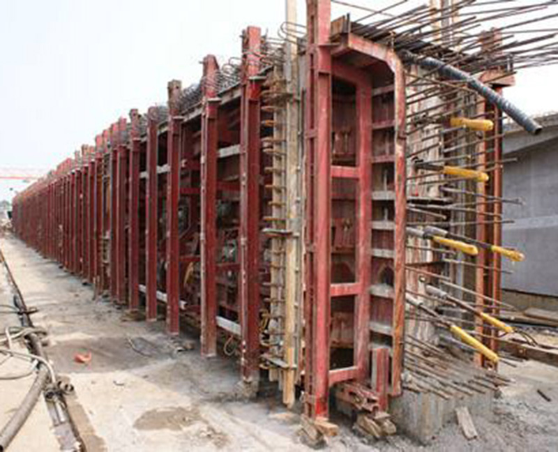 ����T����